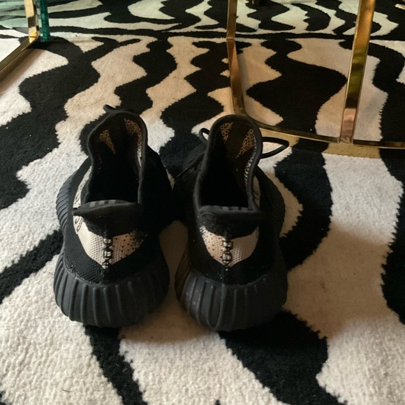 Adidas Yeezy Boost 350 V2 Core Black White Oreo ( No Box ) - Picture 2 of 4